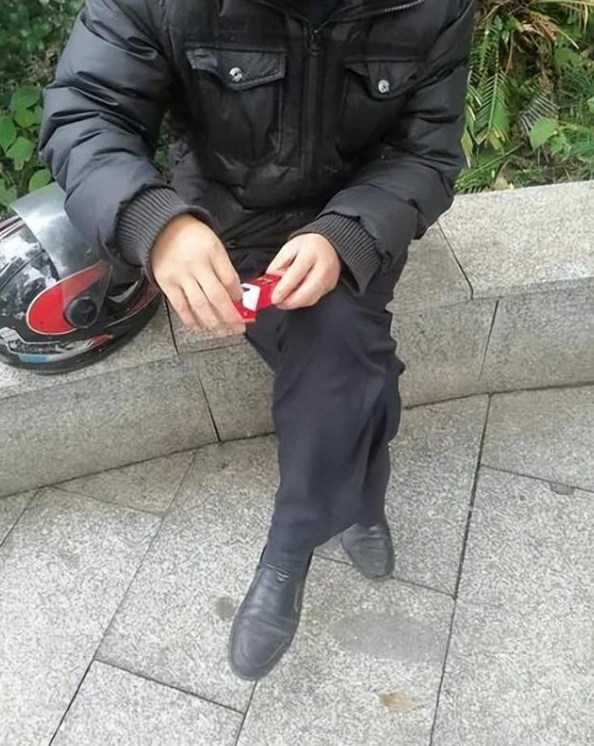 中华香烟_香烟中华价格表_香烟中华双中支多少钱一包